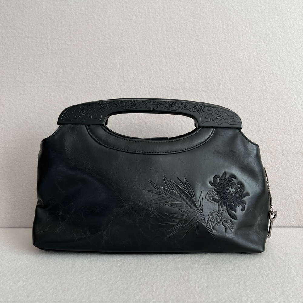 Forever by Fossil Black Leather Purse Embroidered Silver Key Charm Wood Handle